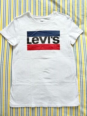 Levi's White Tee with Colourful Signature Logo Graphic, 100% cotton